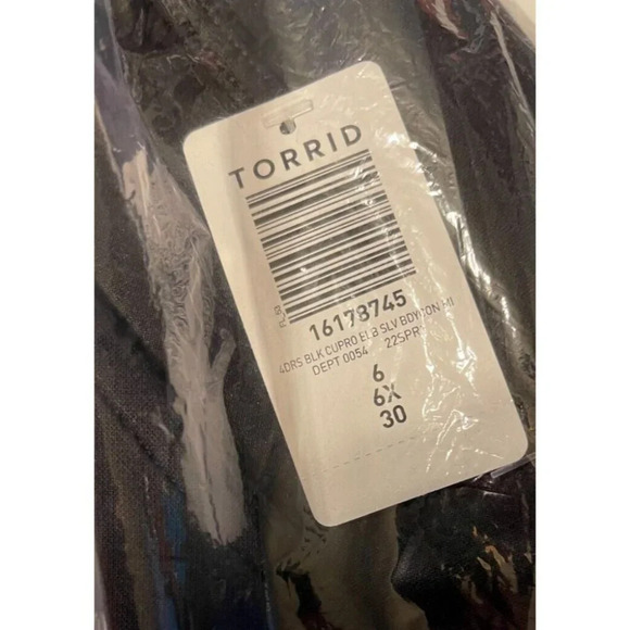 Torrid Plus 6 Black Round Neck Slit Front Half Sleeve Form-Fitting Midi Dress - Picture 6 of 6